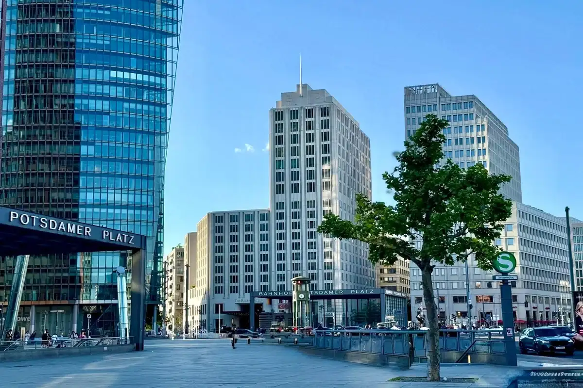 Berlin Spree Fernsehturm Panorama Sommer